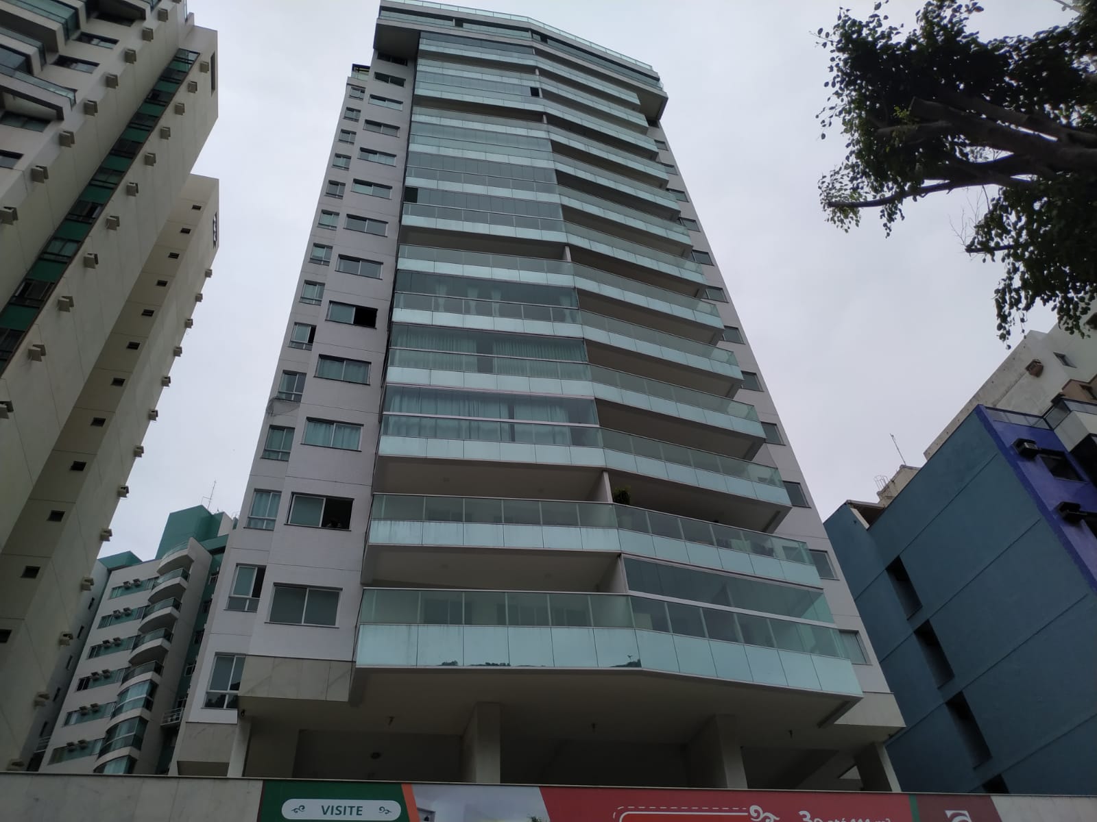 Apartamento com vista eterna para o Morro do Moreno!